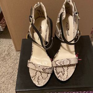 Anne Michelle size 8 heels